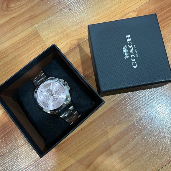 Women’s Coach Watch - Picture 2 of 3